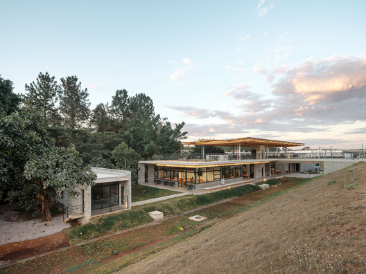 Centro de Vivência ILUM / 23 SUL - Fotografia de Exterior