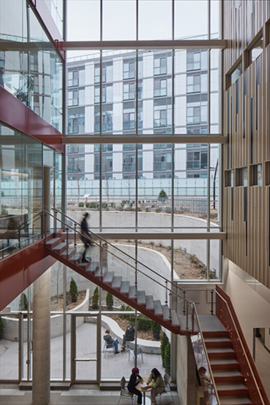 Indigenous Hub  / BDP Quadrangle + Two Row Architect + Stantec Architecture  + ERA Architects - Interior Photography, Stairs, Glass