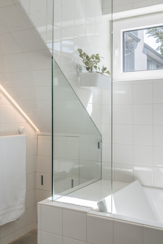 Anzio Laneway House / Imu Chan Architecture - Interior Photography, Bathroom, Glass, Bathtub, Shower