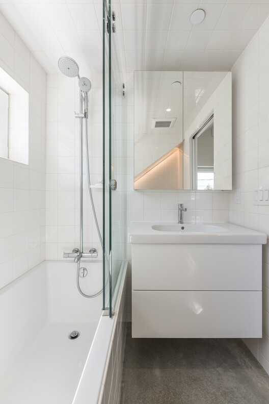 Anzio Laneway House / Imu Chan Architecture - Interior Photography, Bathroom, Sink, Toilet, Shower, Bathtub