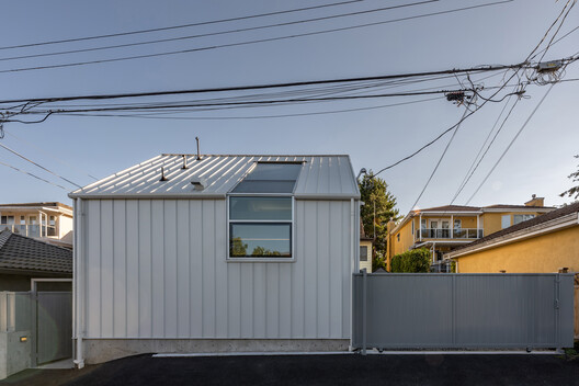 Anzio Laneway House / Imu Chan Architecture
