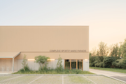 Renovation and extension of the Marie Paradis sports complex  / bureau faceB + LFA