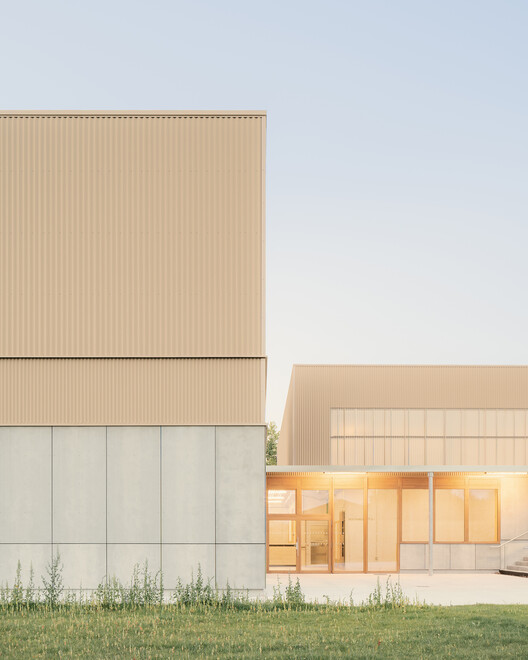 Renovation and extension of the Marie Paradis sports complex  / bureau faceB + LFA - Image 2 of 19