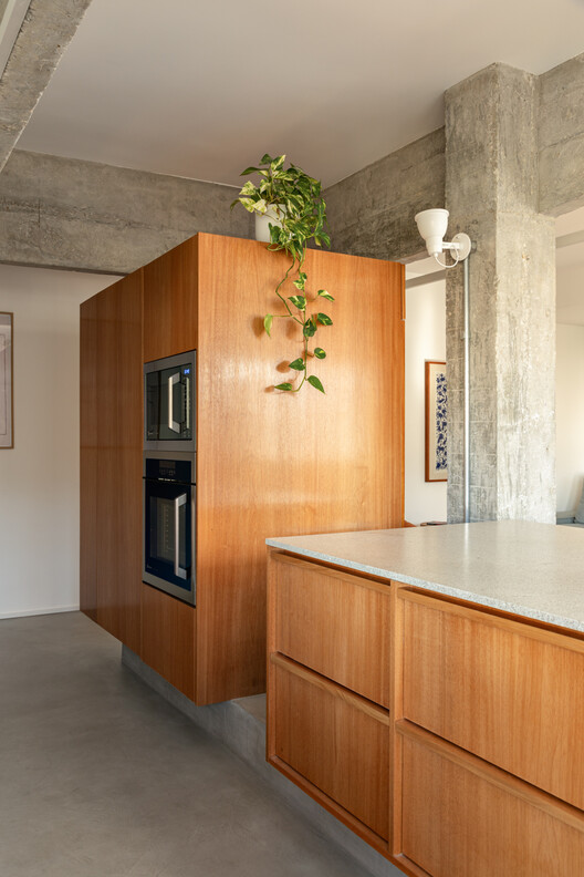 Apartamento Paulista / COTA760 - Fotografia de Interiores, Cozinha, Madeira, Bancada, Cadeira