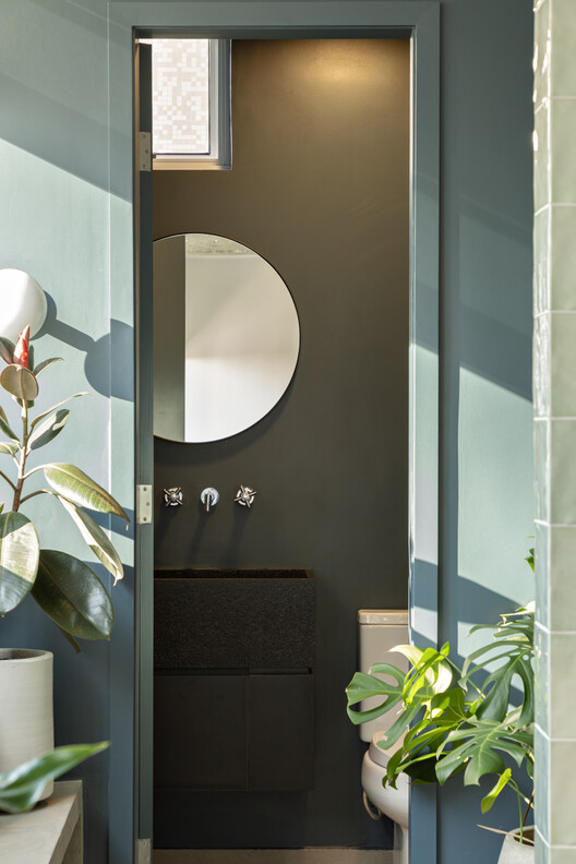 Apartamento Paulista / COTA760 - Fotografia de Interiores, Iluminação, Banheiro, Bacia Sanitária, Porta, Vidro