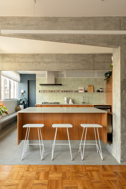 Apartamento Paulista / COTA760 - Fotografia de Interiores, Cozinha, Madeira, Bancada, Mesa, Cadeira
