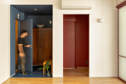 Itacolomi Apartment / COTA760 Itacolomi Apartment / COTA760 - Interior Photography, Wood, Door, Lighting