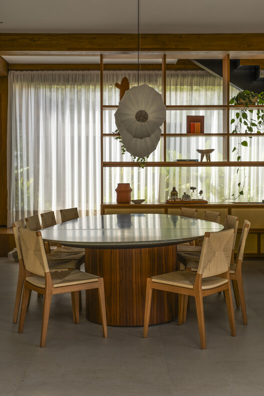 LAF House / Patricia Martinez Arquitetura LAF House / Patricia Martinez Arquitetura - Interior Photography, Dining room, Wood, Table, Lighting, Chair