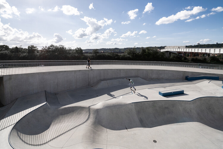Polideportivo en Petit-Quevilly / Olga Architects - Imagen 9 de 23