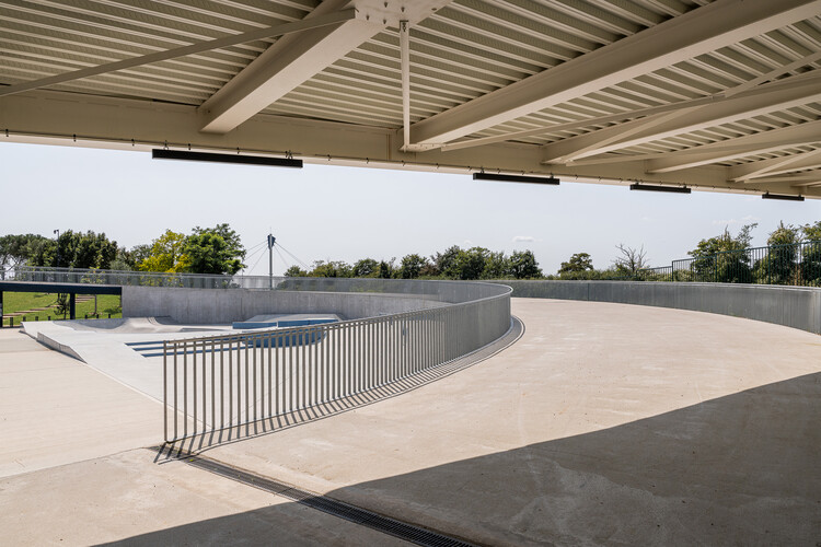 Polideportivo en Petit-Quevilly / Olga Arquitectos - Imagen 4 de 23