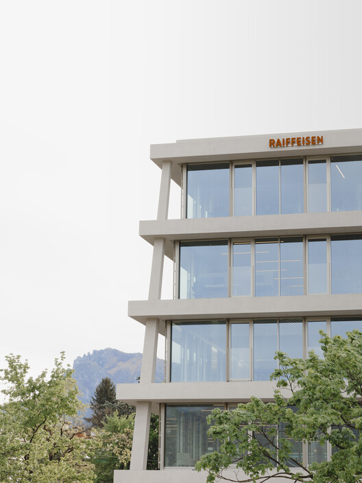 Raiffeisen Bank, Savosa / celoria Architects - Exterior Photography, Balcony