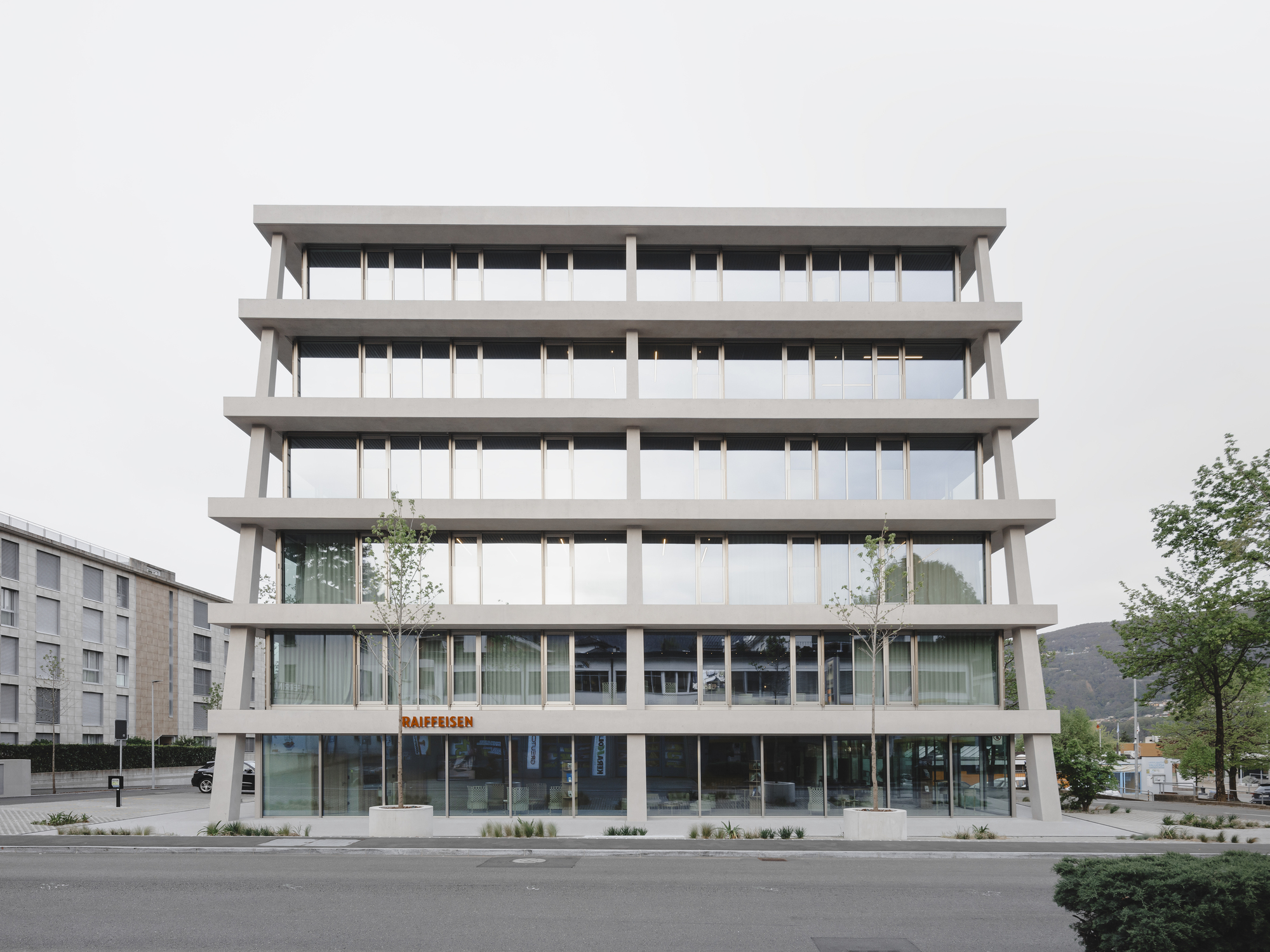 Raiffeisen Bank, Savosa / celoria Architects