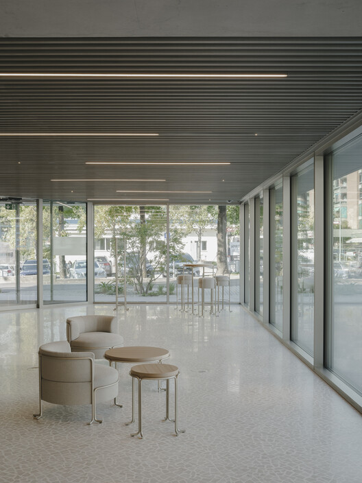 Raiffeisen Bank, Savosa / celoria Architects - Interior Photography, Glass, Concrete