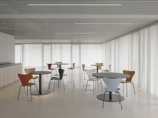 Raiffeisen Bank, Savosa / celoria Architects - Interior Photography, Dining room, Table, Chair