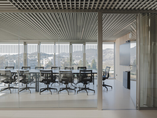 Raiffeisen Bank, Savosa / celoria Architects - Interior Photography, Dining room, Table, Chair, Glass