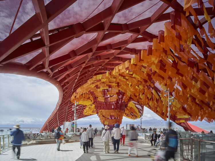 茶卡盐湖观光火车站 /  清华大学建筑设计研究院素朴工作室 + 北京清华同衡规划设计研究院 - 更多图片