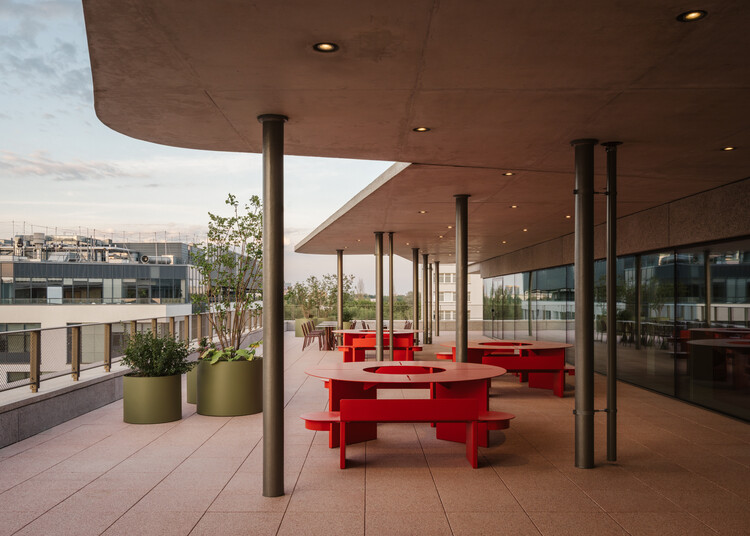 Faculdade de Psicologia da Universidade de Varsóvia / Projekt Praga - Fotografia de Interiores, Concreto