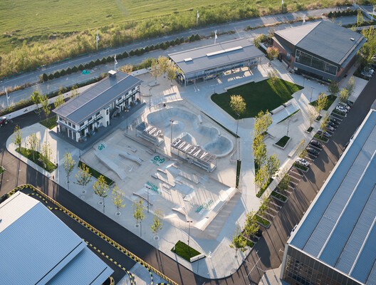 AVENUE & SON Skatepark / Various Associates AVENUE & SON Skatepark / Various Associates - Exterior Photography