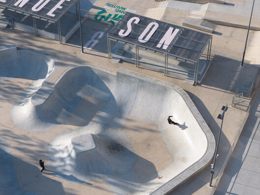 AVENUE & SON Skatepark / Various Associates AVENUE & SON Skatepark / Various Associates - Image 12 of 33