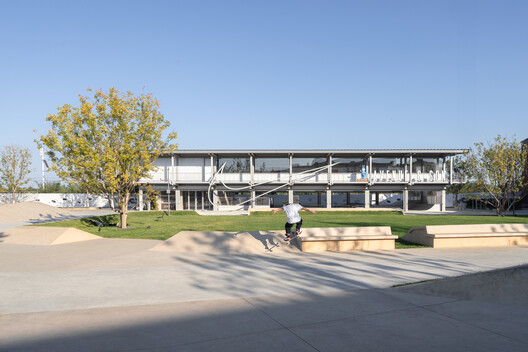 AVENUE & SON Skatepark / Various Associates AVENUE & SON Skatepark / Various Associates - Image 18 of 33