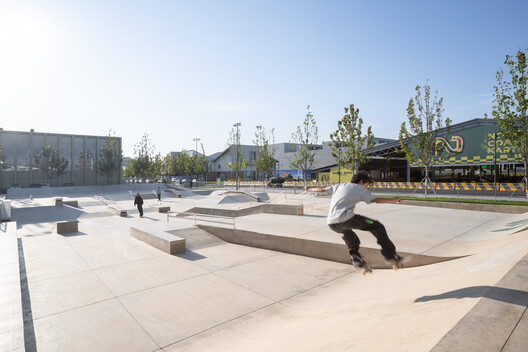 AVENUE & SON Skatepark / Various Associates AVENUE & SON Skatepark / Various Associates - Exterior Photography