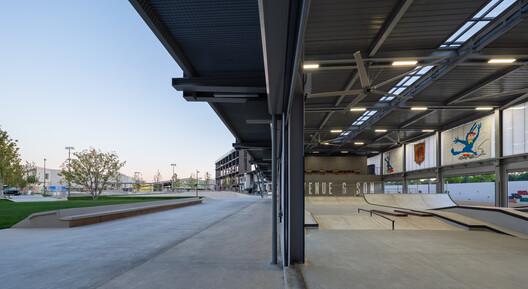 AVENUE & SON Skatepark / Various Associates AVENUE & SON Skatepark / Various Associates - Image 23 of 33