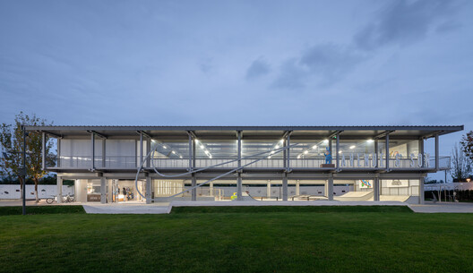 AVENUE & SON Skatepark / Various Associates AVENUE & SON Skatepark / Various Associates - Image 6 of 33