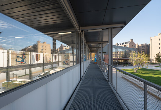 AVENUE & SON Skatepark / Various Associates AVENUE & SON Skatepark / Various Associates - Interior Photography, Glass