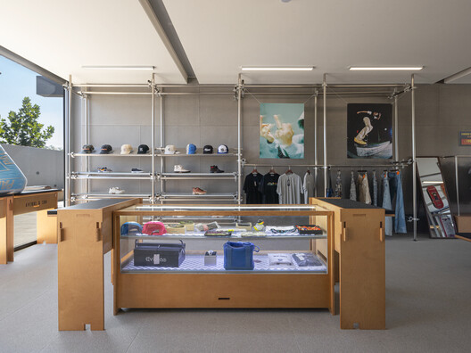 AVENUE & SON Skatepark / Various Associates AVENUE & SON Skatepark / Various Associates - Interior Photography, Kitchen, Glass