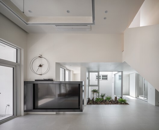 White Brick House / PLAN Architects office - Interior Photography, Kitchen, Glass