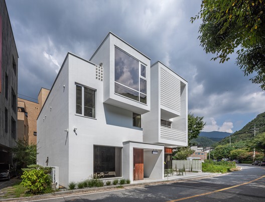 White Brick House / PLAN Architects office - Exterior Photography, Balcony