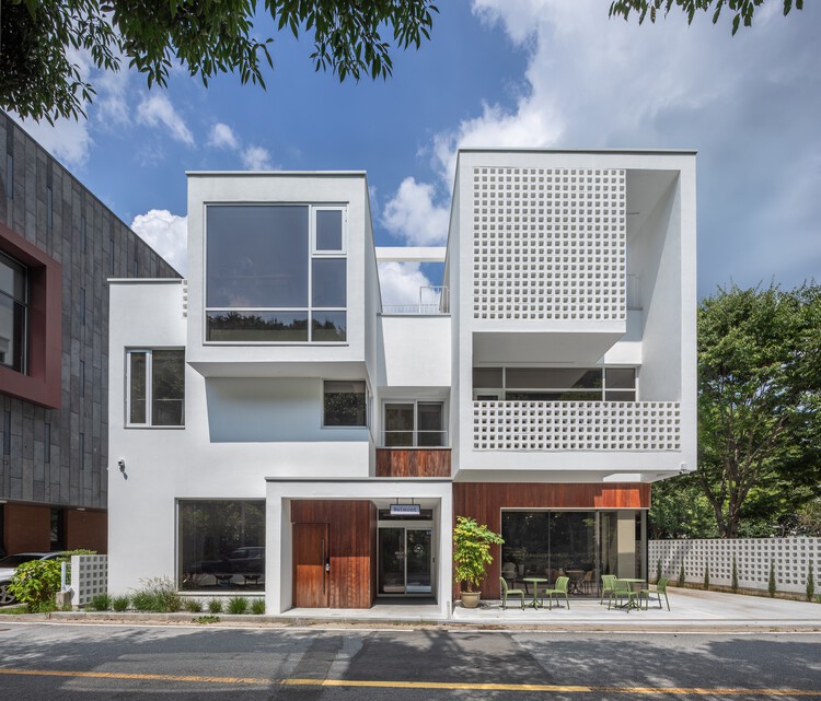 White Brick House / PLAN Architects office - Exterior Photography, Houses, Balcony, Stairs