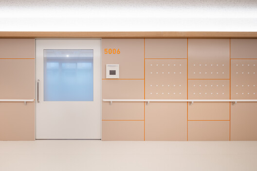 Asoka Hospital South Wing / AIDAHO - Interior Photography, Wood