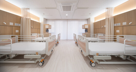 Asoka Hospital South Wing / AIDAHO - Interior Photography, Wood, Lighting, Bed