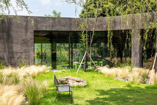 Charcoal Haus / moc architects - Exterior Photography, Garden