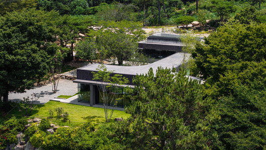 Charcoal Haus / moc architects - Image 6 of 13