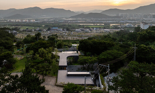 Charcoal Haus / moc architects - Image 11 of 13