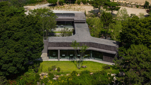 Charcoal Haus / moc architects - Exterior Photography, Garden, Courtyard