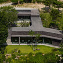 Charcoal Haus / moc architects - Exterior Photography, Commercial Architecture, Garden