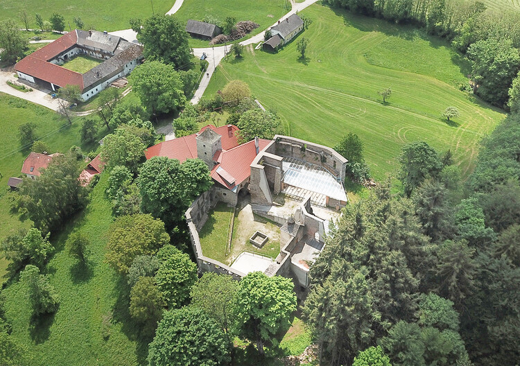 Castle Ruin Reichenau / [tp3] architekten - Exterior Photography