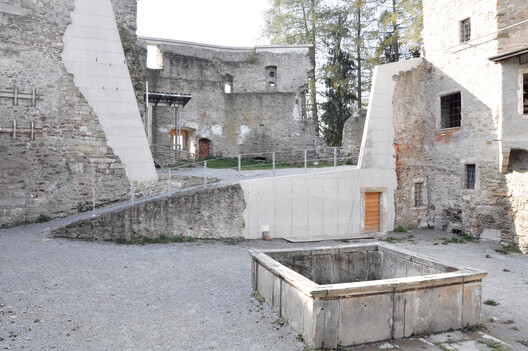 Castle Ruin Reichenau / [tp3] architekten