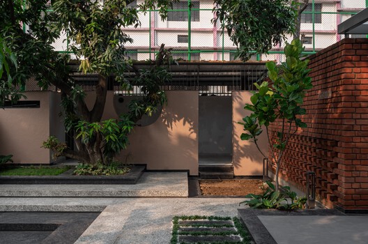 The Gorakhpur Farmhouse / W5 Architects - Exterior Photography, Garden, Concrete, Courtyard