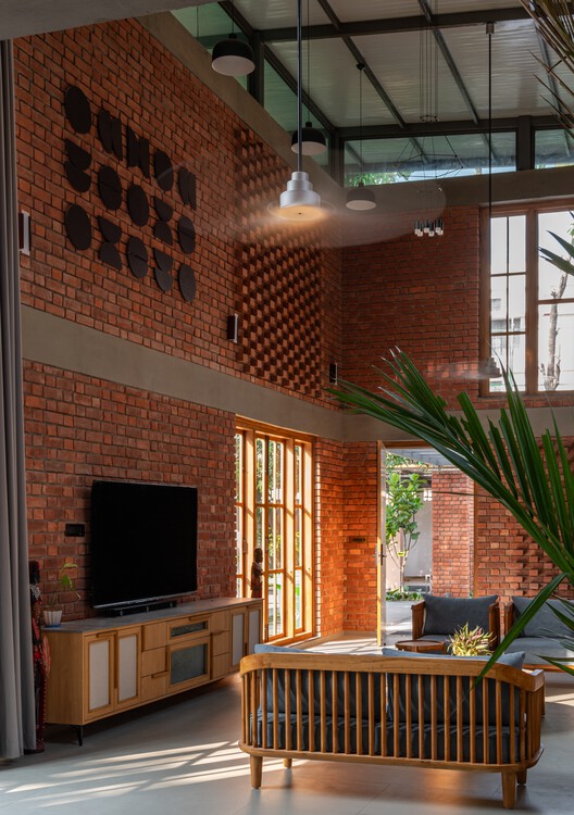 The Gorakhpur Farmhouse / W5 Architects - Interior Photography, Wood, Lighting, Table, Chair, Brick