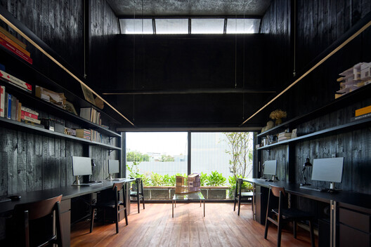 Bối Bống House / TRAN TRUNG Architects Bối Bống House / TRAN TRUNG Architects - Interior Photography, Kitchen, Wood, Table, Chair, Glass