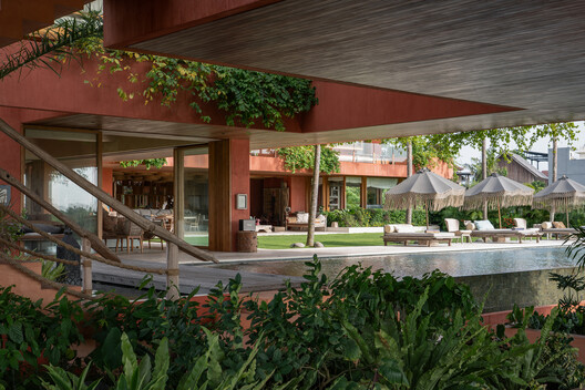 Nenek Coco Villa / Sukyf & Architects - Image 8 of 19