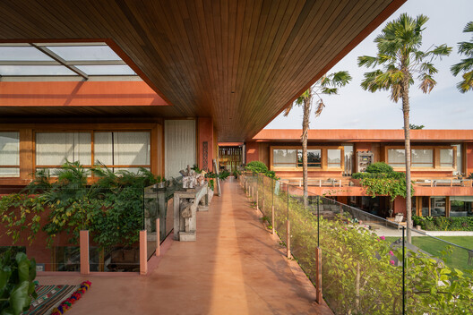 Nenek Coco Villa / Sukyf & Architects - Image 3 of 19