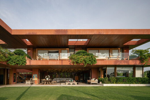 Nenek Coco Villa / Sukyf & Architects