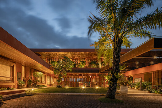 Nenek Coco Villa / Sukyf & Architects - Image 16 of 19
