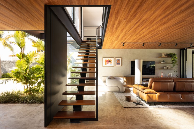 Casa Cidu / Esquadra Arquitetos - Fotografia de Interiores, Sala de Estar, Madeira, Escada, Cadeira