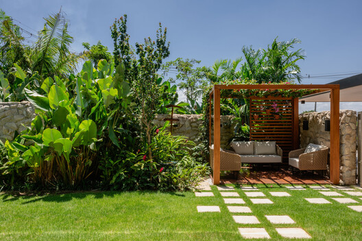 FR House / DGL Arquitetura FR House / DGL Arquitetura - Exterior Photography, Garden, Patio, Chair, Courtyard
